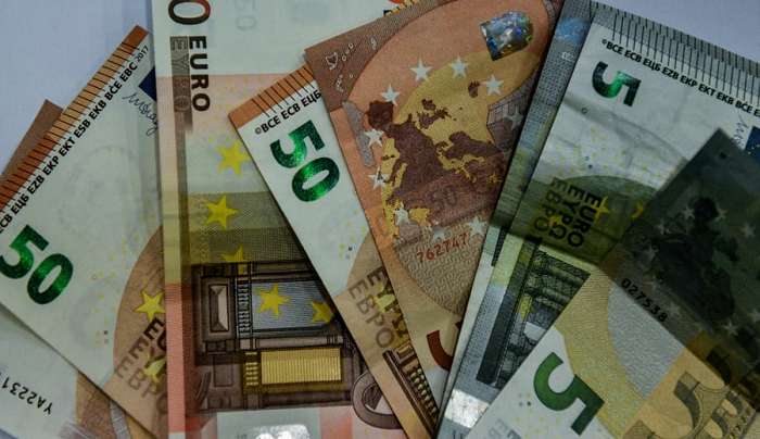Αυξήσεις μισθών στον ιδιωτικό και δημόσιο τομέα: Ποιοι «τυχεροί» θα λάβουν διπλή αύξηση