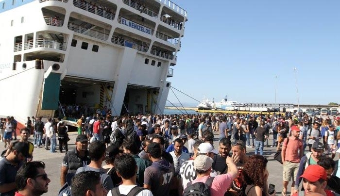 Πάνω από 6500 πρόσφυγες στο λιμάνι του Πειραιά