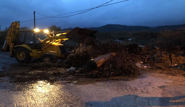 Κακοκαιρία: Μεγάλα προβλήματα στη Λέσβο, καταστροφές σε καλλιέργειες και το οδικό δίκτυο