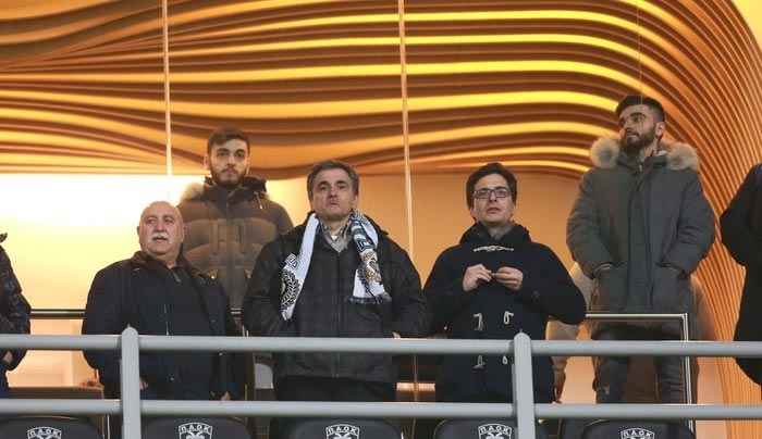 Θύελλα για την εμφάνιση Τσακαλώτου με Σαββίδη στην Τούμπα