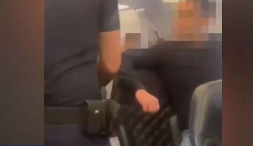 Απίστευτο σκηνικό σε πτήση Λονδίνο - Κρήτη: Μεθυσμένος Βρετανός ούρησε πάνω στον αδερφό του [Βίντεο]