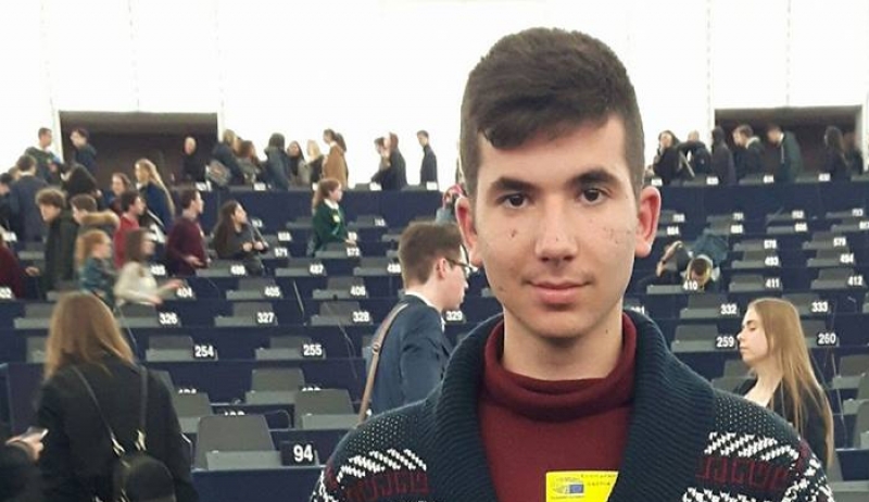 Πανελλήνιες 2018: Ο Κεφαλονίτης που έσπασε τα κοντέρ και μπαίνει Ιατρική Αθηνών -Παιδί οικογένειας με 8 παιδιά! [εικόνες]