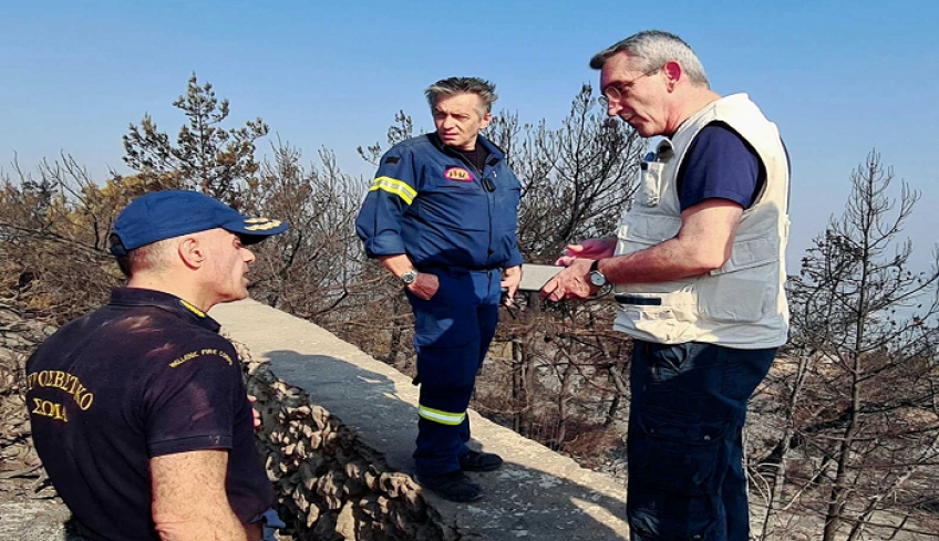 Άμεση αυτοψία στις πληγείσες από τη φωτιά περιοχές της Ρόδου, από κλιμάκιο τεχνικών της Περιφέρειας