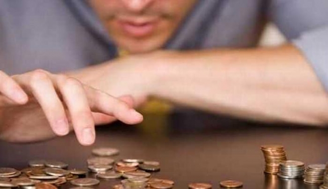 Έκθεση-βόμβα: Eργαζόμενοι επιβιώνουν με λιγότερα από 100 ευρώ τον μήνα