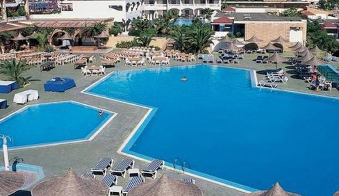 Τι αντιπροτείνουν οι τουριστικοί φορείς στην πρόταση του ΥΠΟΙΚ για τέλος διανυκτέρευσης