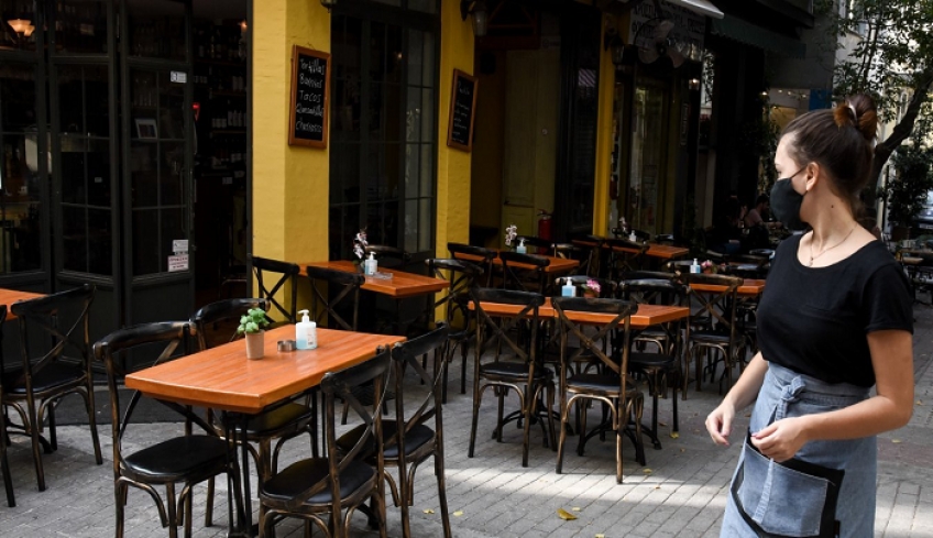 Κορονοϊός: Τα 8 μέτρα που προτείνει η Αθηνά Λινού - «Κουβέρτες και θερμάστρες» στα εστιατόρια