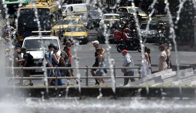 Καύσωνας: Μέτρα προστασίας για τους εργαζόμενους - Τι ισχύει για όσους δουλεύουν σε εξωτερικό χώρο