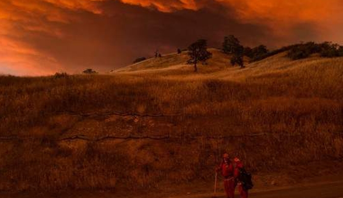 Πύρινη κόλαση η Καλιφόρνια -10.000 πυροσβέστες μάχονται με 21 μεγάλες πυρκαγιές