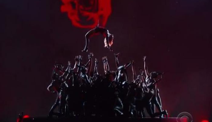 Η Madonna και οι μινώταυροι κατέκλυσαν τα Grammy Awards 2015