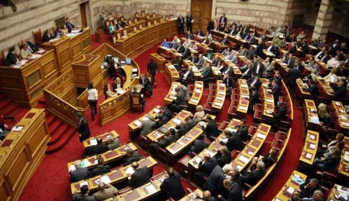 Διάταξη προβλέπει εξαίρεση βουλευτών, αιρετών ΟΤΑ από τους νέους κανόνες ασφάλισης