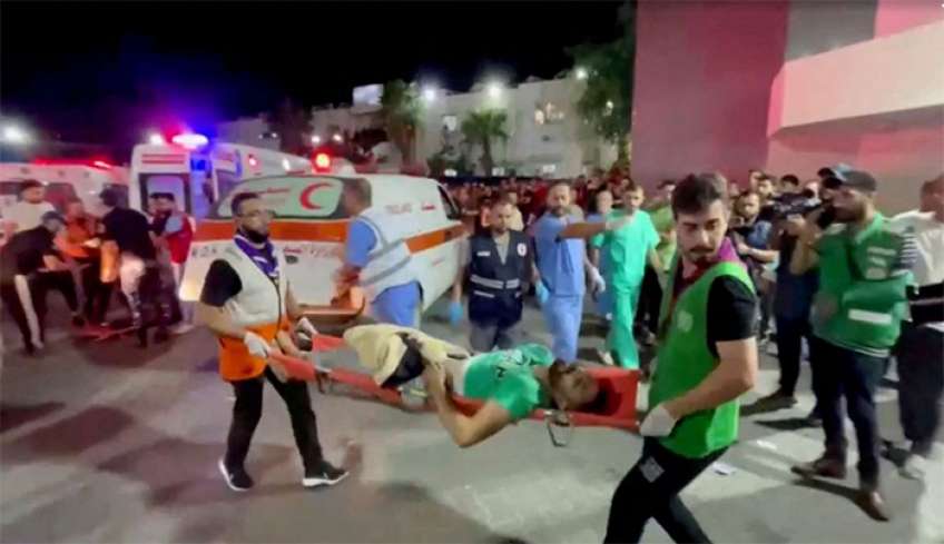 Παγκόσμια οργή για τη σφαγή στο νοσοκομείο της Γάζας