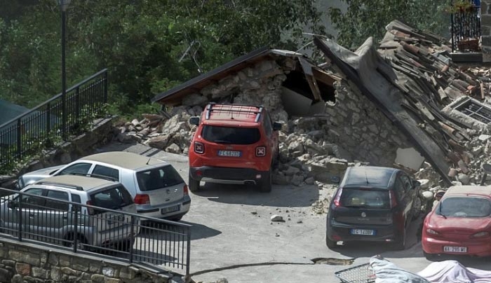 Ράγισε ξανά η Ιταλία από τη μανία του Εγκέλαδου - Ισχυροί μετασεισμοί