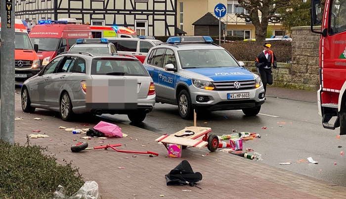Γερμανία: Επίθεση σε καρναβάλι με 30 τραυματίες - Οδηγούσε «με τέρμα γκάζια, φαίνεται πως στόχευε παιδιά»