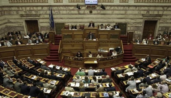 Στα 2.100 ευρώ η βουλευτική σύνταξη