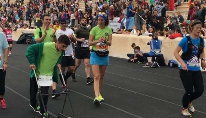 Ο συγκλονιστικός τερματισμός στον 35ο Μαραθώνιο που κάνει τον γύρο του διαδικτύου - ΒΙΝΤΕΟ