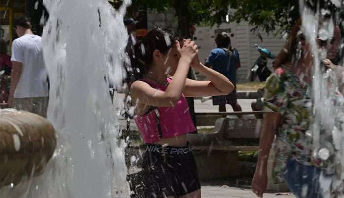 Καιρός: «Βράζει» η χώρα – Εκτοξεύεται η θερμοκρασία πάνω από τους 40 βαθμούς