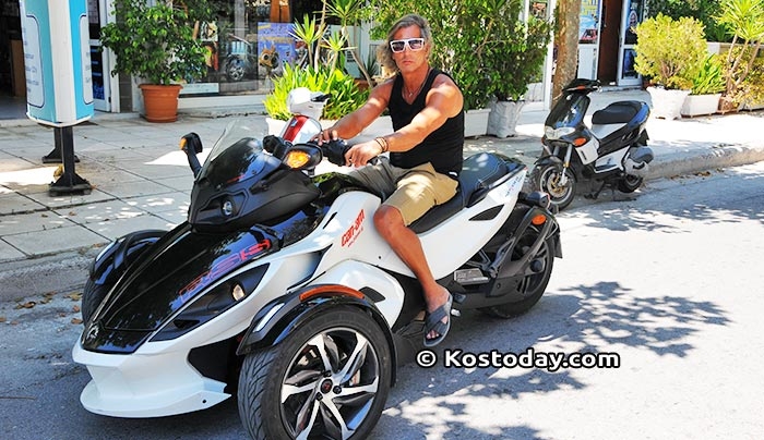Η εντυπωσιακή τρίτροχη μοτοσικλέτα της Can-Am Spyder RSS στους δρόμους της Κω (φωτό)