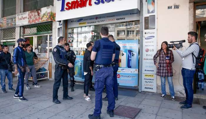 Ληστεία με όμηρο στη Θεσσαλονίκη: Οι ληστές φορούσαν αλεξίσφαιρα γιλέκα με το σήμα της ΕΛΑΣ [εικόνες - βίντεο]