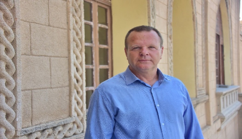 Χρ. Ευστρατίου: Η λάσπη είναι το υλικό που τους ενώνει
