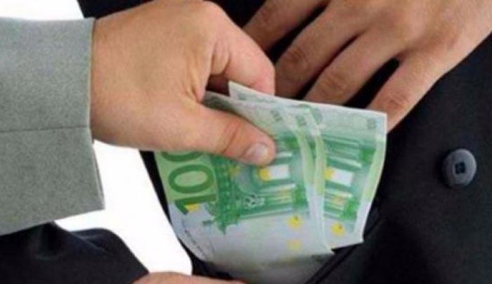Συνελήφθησαν στην Ρόδο δυο υπάλληλοι του Υπουργείου Οικονομικών για δωροληψία και παραβίαση καθήκοντος