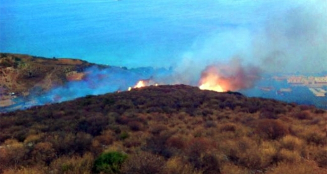 ΦΩΤΙΑ κάτω από το κάστρο της Αντιμάχειας το απόγευμα
