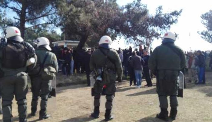Κάτοικοι των Διαβατών προπηλάκισαν τον δήμαρχο Δέλτα – Aπέκλεισαν τις γραμμές του ΟΣΕ (βίντεο)