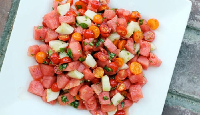Ντομάτα και καρπούζι συνθέτουν την απόλυτη καλοκαιρινή σαλάτα