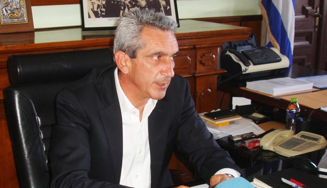 Ανακοινώσεις περιφερειάρχη για άνυδρα νησιά και ακτοπλοϊκό