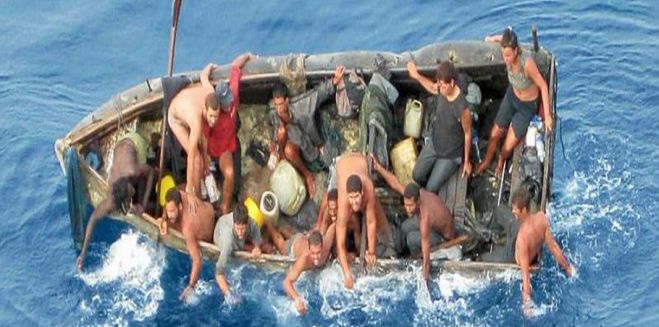 Ιστορία Φρίκης: Βίαζαν και βασάνισαν μετανάστες πριν τους στείλουν στον υγρό τάφο της Λαμπεντούζα
