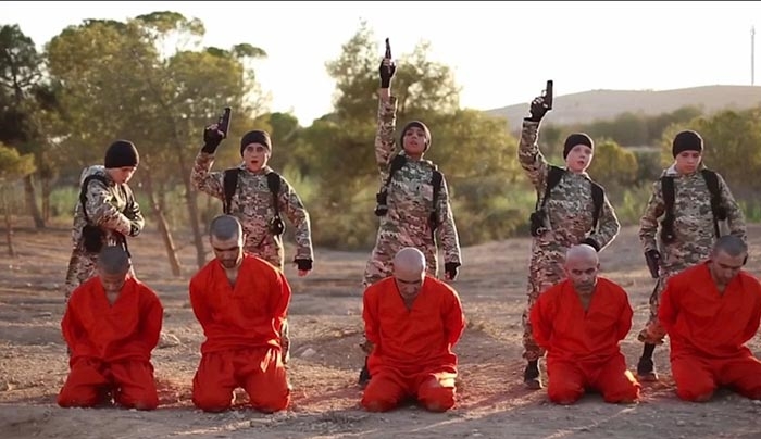Παιδιά μέλη του ISIS, ανάμεσά τους και ένα από την Βρετανία εκτελούν αιχμαλώτους (βίντεο)