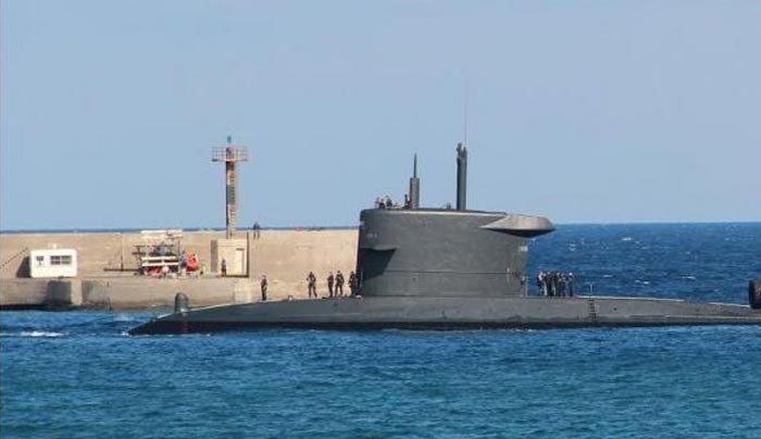 Η εντυπωσιακή είσοδος ΝΑΤΟικού υποβρυχίου στο λιμάνι Ηρακλείου – ΦΩΤΟ