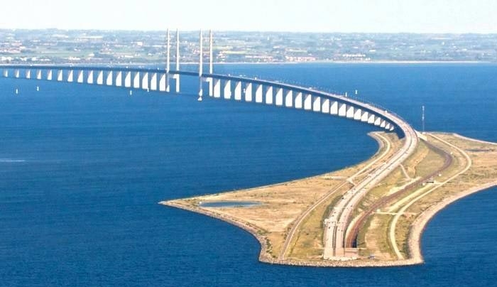 Μοναδικό: Αυτή η γέφυρα μετατρέπεται σε τούνελ και συνδέει τη Δανία με τη Σουηδία (photos)