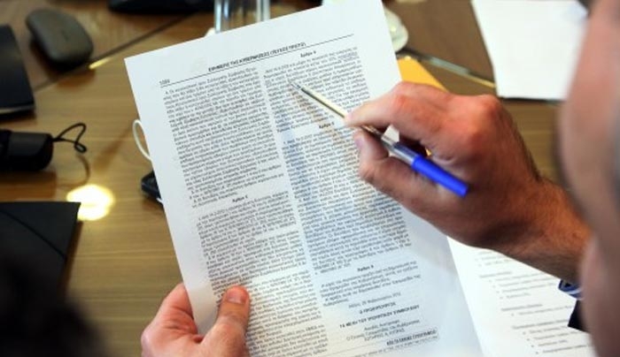 Μειώσεις μισθών στο δημόσιο – Μειώσεις συντάξεων – Αύξηση ΦΠΑ