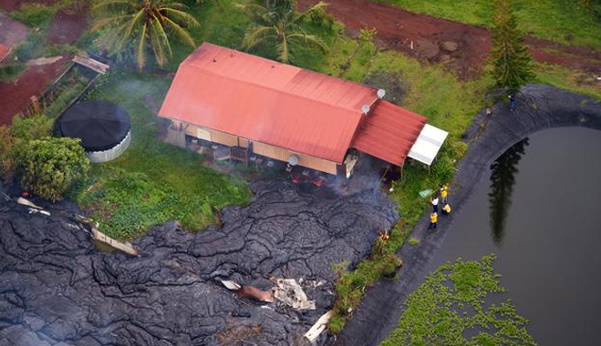Λάβα 900 βαθμών κινείται σαν χταπόδι και καίει σπίτι στη Χαβάη (video)