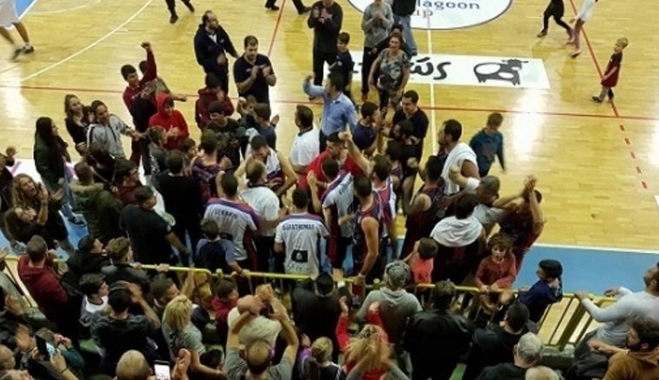 Γυαλίζει το μάτι τους