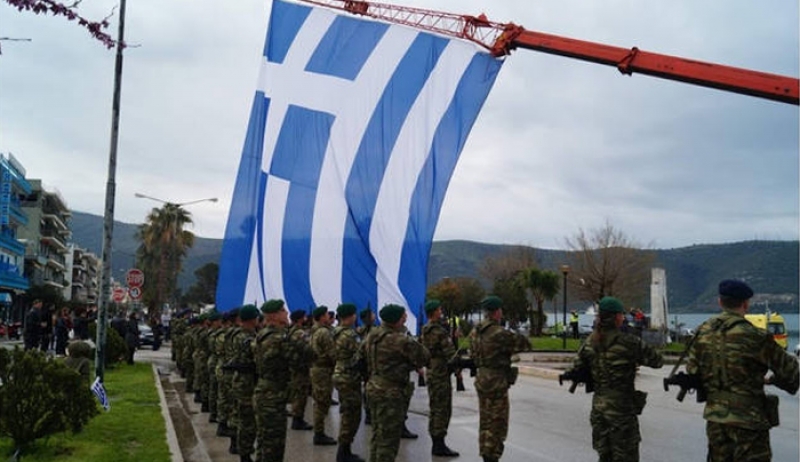 Δέος για την ελληνική σημαία των 350 τ.μ. στην Ηγουμενίτσα (βίντεο)