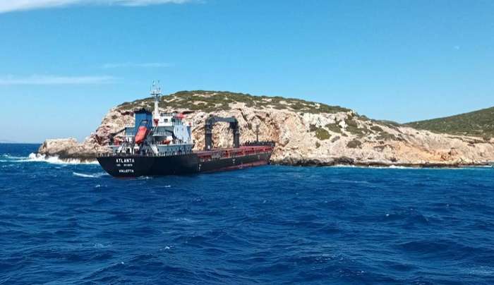 Φορτηγό πλοίο 140 μέτρων προσάραξε κοντά στη Χάλκη