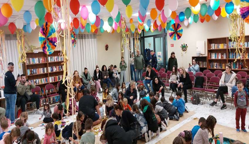 Κατάμεστη η αίθουσα info της μαρίνας Κω, για το Messy Play του Imagine!