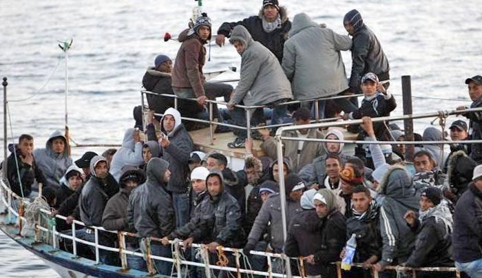 79 μετανάστες σε ακυβέρνητο ξύλινο σκάφος στη θαλάσσια περιοχή ν. Ψερίμου – ν. Καλολίμνου.