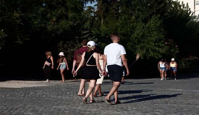 Σε ποια ηλικία οι Έλληνες εγκαταλείπουν το πατρικό τους - Τι έδειξε έρευνα της Eurostat