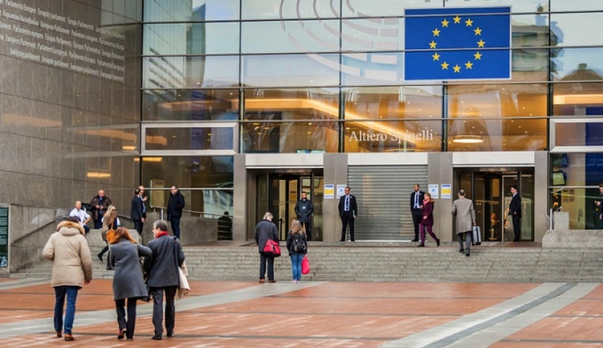 Ο γρίφος των αναποφάσιστων και οι 5 μύθοι για τις ευρωεκλογές