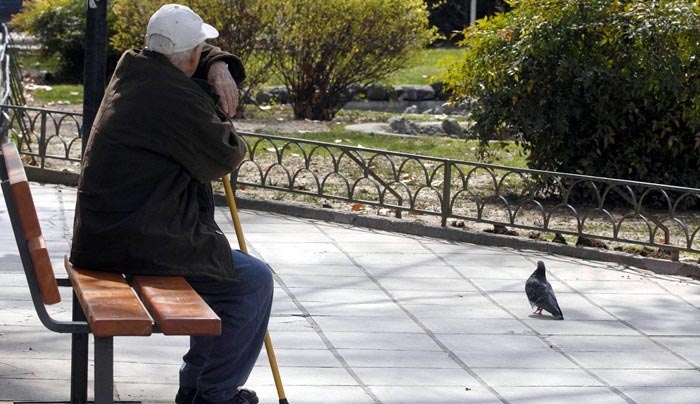 «Βαφτίζουν» έκτακτο επίδομα πρόνοιας το ΕΚΑΣ για να μην επιστραφεί