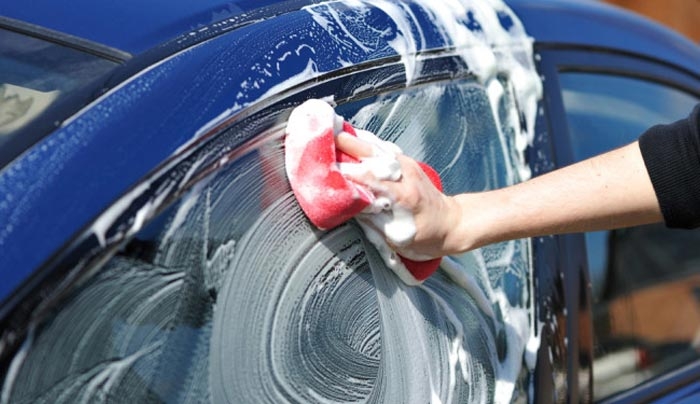Ύπουλος κίνδυνος από τα καθαριστικά για το αυτοκίνητο – Τι να προσέχετε