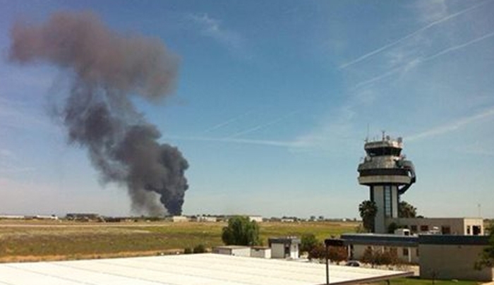Στρατιωτικό αεροσκάφος συνετρίβη κοντά στο αεροδρόμιο της Σεβίλης