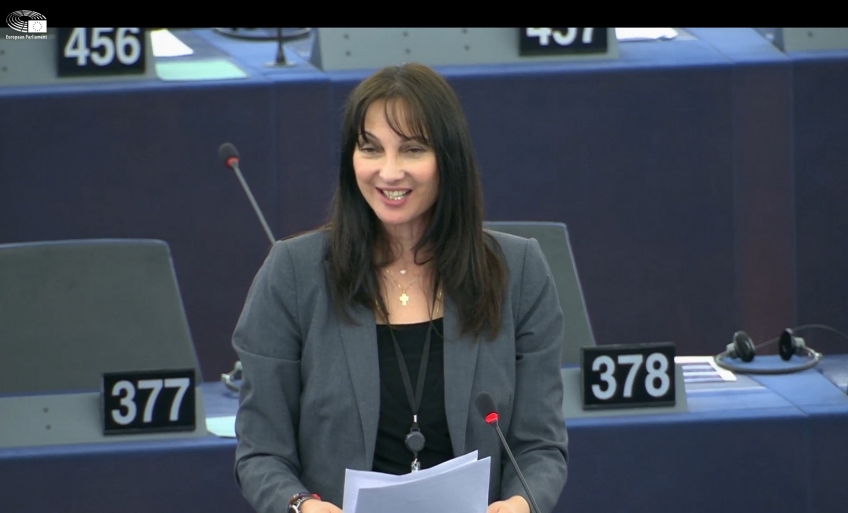 Ομιλία της Έλενας Κουντουρά για τον καρκίνο του  μαστού στην Ολομέλεια του Ευρωπαϊκού Κοινοβουλίου