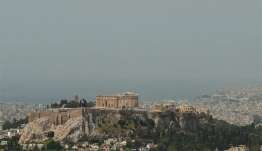 Καιρός σήμερα: Αποπνικτική ατμόσφαιρα με ζέστη και αφρικανική σκόνη – Στους 34 βαθμούς η θερμοκρασία στην Αττική