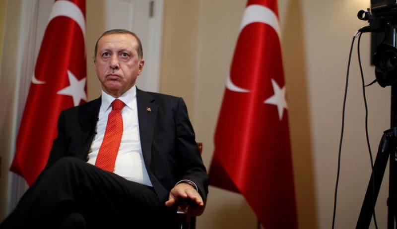 Bloomberg: Μόνο με &quot;κωλοτούμπες&quot; μπορεί ο Ερντογάν να σώσει την οικονομία