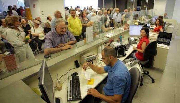 Η Εφορία έχει πλέον πρόσβαση στις κινήσεις των τραπεζικών λογαριασμών