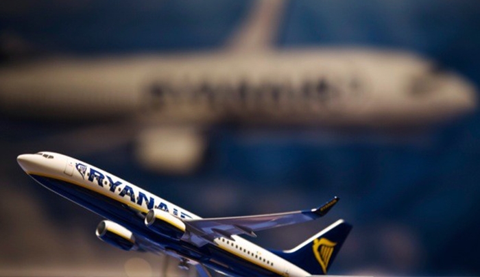 Η Ryanair «πετάει» τα βέλη της στην κυβέρνηση Σαμαρά