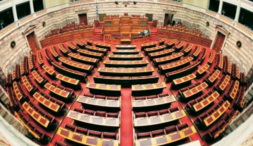 Στη Βουλή η τροπολογία για τη διατήρηση του μειωμένου ΦΠΑ σε πέντε νησιά του Αιγαίου